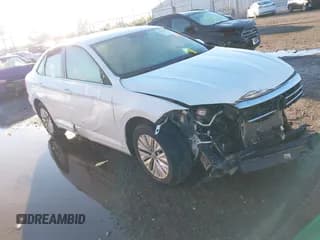 ✅ 2020 Volkswagen Jetta S • VIN: 3VWC57BU3LM077662 • Lot: 43482761. Wystawiony na IAAI z przebiegiem 82 907 mil. Bezpłatny archiwum sprzedaży aukcyjnych z USA i szczegółowy raport historii pojazdu na DreamBid. Zdjęcie 1.