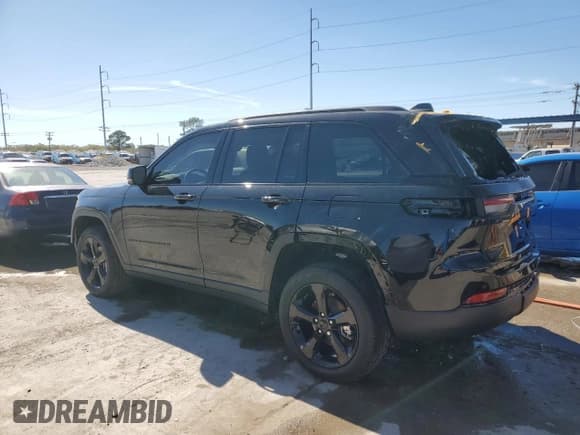 ✅ 2025 Jeep Grand Cherokee Limited • VIN: 1C4RJGBG9SC294054 • Лот: 49224825. Опубликован ранее на Copart с пробегом 945 миль. Бесплатный доступ к архиву аукционных продаж из США и подробный отчёт об истории автомобиля на DreamBid. Изображение 2.