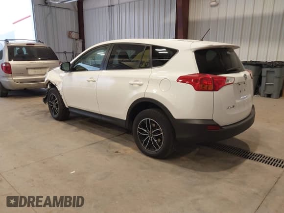 ✅ 2015 Toyota RAV4 LE • VIN: 2T3BFREV7FW277801 • Lot: 43704117. Listed on IAAI with 251,499 mi. Free auction sales archive from the USA and detailed vehicle history report at DreamBid. Image 3.