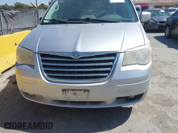 ✅ 2010 Chrysler Town & Country Touring • VIN: 2A4RR5D14AR350892 • Lot: 42641593. Wystawiony na IAAI z przebiegiem 97 493 mil. Bezpłatny archiwum sprzedaży aukcyjnych z USA i szczegółowy raport historii pojazdu na DreamBid. Zdjęcie 6.