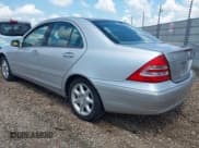 ✅ 2002 Mercedes-Benz C 230/260/280/320 • VIN: WDBRF61J42F280245 • Lot: 42522610. Wystawiony na IAAI z przebiegiem 85 604 mil. Bezpłatny archiwum sprzedaży aukcyjnych z USA i szczegółowy raport historii pojazdu na DreamBid. Zdjęcie 3.