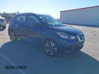 ✅ 2020 Nissan Kicks SV • VIN: 3N1CP5CVXLL578971 • Lot: 43424944. Wystawiony na IAAI z przebiegiem 163 835 mil. Bezpłatny archiwum sprzedaży aukcyjnych z USA i szczegółowy raport historii pojazdu na DreamBid. Zdjęcie 1.