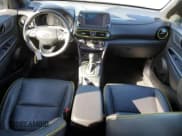 ✅ 2019 Hyundai Kona Limited • VIN: KM8K3CA57KU247115 • Лот: 45936784. Опубликован ранее на Copart с пробегом 69 607 миль. Бесплатный доступ к архиву аукционных продаж из США и подробный отчёт об истории автомобиля на DreamBid. Изображение 8.