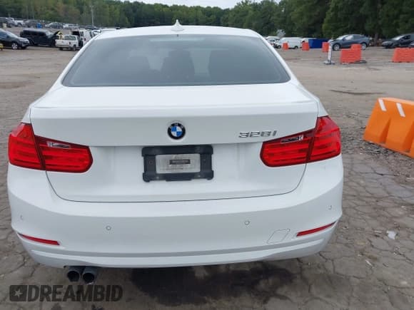 ✅ 2015 BMW 3 Series 328i • VIN: WBA3A5C51FP605558 • Lot: 43335331. Listed on IAAI with 112,895 mi. Free auction sales archive from the USA and detailed vehicle history report at DreamBid. Image 16.