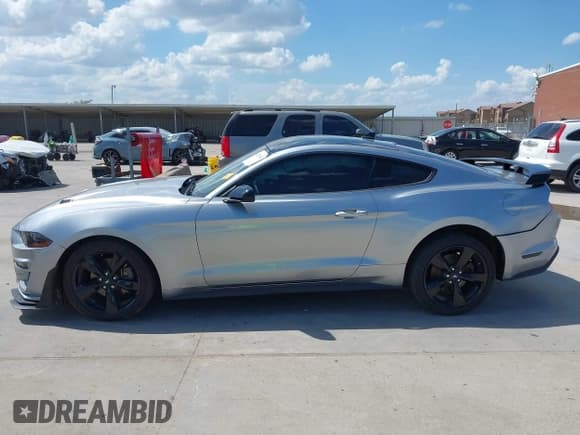✅ 2021 Ford Mustang EcoBoost • VIN: 1FA6P8TH6M5134077 • Lot: 42571442. Wystawiony na IAAI z przebiegiem 92 397 mil. Bezpłatny archiwum sprzedaży aukcyjnych z USA i szczegółowy raport historii pojazdu na DreamBid. Zdjęcie 15.