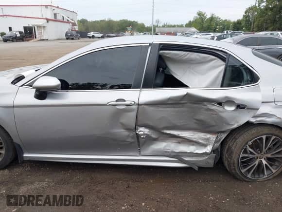 2020 Toyota Camry SE with VIN 4T1G11AKXLU502878, listed as a IAAI auction lot 43291241 with 85,235 mi miles and . Bid and sale history available at DreamBid. Image 14.