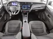 ✅ 2023 Chevrolet Bolt EV 1LT • VIN: 1G1FW6S01P4196776 • Lot: 81855234. Wystawiony na Copart z przebiegiem 17 946 mil. Bezpłatny archiwum sprzedaży aukcyjnych z USA i szczegółowy raport historii pojazdu na DreamBid. Zdjęcie 8.