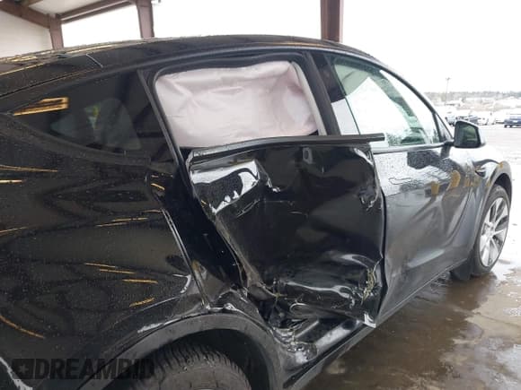 ✅ 2023 Tesla Model Y Long Range • VIN: 7SAYGAEE7PF739924 • Lot: 41612323. Wystawiony na IAAI z przebiegiem 75 226 mil. Bezpłatny archiwum sprzedaży aukcyjnych z USA i szczegółowy raport historii pojazdu na DreamBid. Zdjęcie 6.