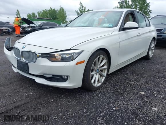 ✅ 2012 BMW 3 Series 328i • VIN: WBA3A5C57CF341151 • Lot: 42259279. Wystawiony na IAAI z przebiegiem 70 035 mil. Bezpłatny archiwum sprzedaży aukcyjnych z USA i szczegółowy raport historii pojazdu na DreamBid. Zdjęcie 2.