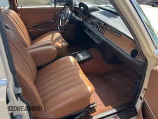✅ 1973 Mercedes-Benz 280 • VIN: 00010806812019423 • Лот: 54356715. Опубликован ранее на Copart с пробегом 62 877 миль. Бесплатный доступ к архиву аукционных продаж из США и подробный отчёт об истории автомобиля на DreamBid. Изображение 5.