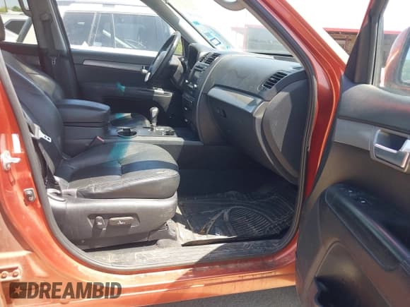 ✅ 2009 Kia Borrego Limited • VIN: KNDJJ742X95020813 • Lot: 41995734. Listed on IAAI with 215,314 mi. Free auction sales archive from the USA and detailed vehicle history report at DreamBid. Image 5.