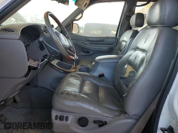 ✅ 1998 Lincoln Navigator • VIN: 5LMEU27L4WLJ06814 • Лот: 87290504. Опубликован ранее на Copart с пробегом 204 185 миль. Бесплатный доступ к архиву аукционных продаж из США и подробный отчёт об истории автомобиля на DreamBid. Изображение 7.