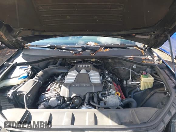 ✅ 2015 Audi Q7 Premium Plus • VIN: WA1LGAFE4FD030454 • Lot: 43647798. Wystawiony na IAAI z przebiegiem 161 147 mil. Bezpłatny archiwum sprzedaży aukcyjnych z USA i szczegółowy raport historii pojazdu na DreamBid. Zdjęcie 10.