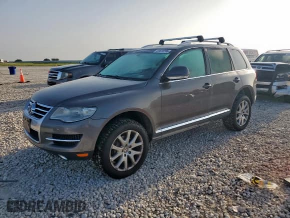 ✅ 2008 Volkswagen Touareg • VIN: WVGCB77L88D001770 • Lot: 61670795. Listed on Copart with 124,731 mi. Free auction sales archive from the USA and detailed vehicle history report at DreamBid. Image 1.