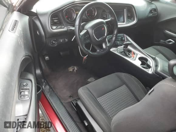 2018 Dodge Challenger R/T Plus z VIN 2C3CDZBT3JH225026, wystawiony jako Copart lot #56028905 z przebiegiem 109 535 mil mil oraz Szkoda całkowita • Salvage title. Historia ofert i sprzedaży dostępna na DreamBid. Obrazek 8.