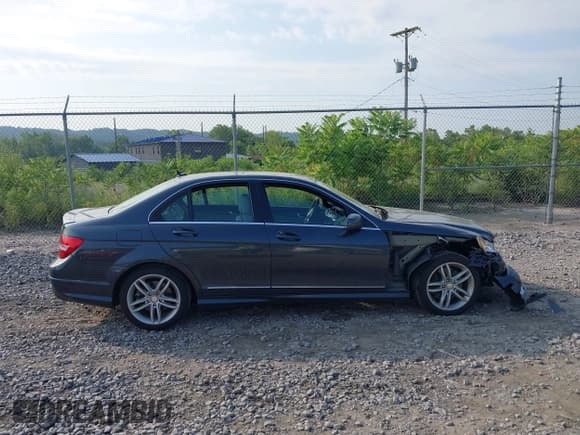 ✅ 2013 Mercedes-Benz C 300 Sport • VIN: WDDGF8AB1DG109808 • Lot: 42583132. Listed on IAAI with 107,841 mi. Free auction sales archive from the USA and detailed vehicle history report at DreamBid. Image 14.