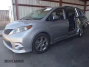 ✅ 2014 Toyota Sienna SE • VIN: 5TDXK3DC3ES495233 • Lot: 43173582. Wystawiony na IAAI z przebiegiem Nie podano. Bezpłatny archiwum sprzedaży aukcyjnych z USA i szczegółowy raport historii pojazdu na DreamBid. Zdjęcie 17.