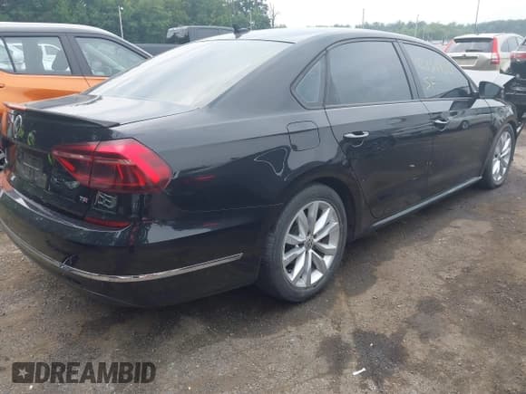 ✅ 2019 Volkswagen Passat Wolfsburg Edition • VIN: 1VWLA7A3XKC006947 • Lot: 42859960. Listed on IAAI with 93,587 mi. Free auction sales archive from the USA and detailed vehicle history report at DreamBid. Image 4.