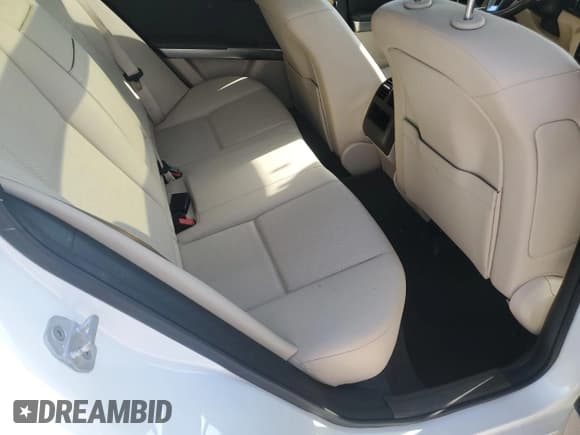 ✅ 2015 Mercedes-Benz GLK 250 • VIN: WDCGG0EB7FG419557 • Lot: 84598665. Wystawiony na Copart z przebiegiem 78 992 mil. Bezpłatny archiwum sprzedaży aukcyjnych z USA i szczegółowy raport historii pojazdu na DreamBid. Zdjęcie 10.