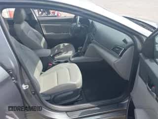 ✅ 2018 Hyundai Elantra SEL • VIN: 5NPD84LF1JH354793 • Лот: 42765437. Размещён на IAAI с пробегом 41 861 миль миль. Получите бесплатный доступ к архиву аукционных продаж из США и посмотрите подробный отчёт об истории автомобиля на DreamBid. Изображение 5.