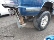 ✅ 1993 Chevrolet Silverado 1500 • VIN: 2GCEK19KXP1186381 • Lot: 43589229. Wystawiony na IAAI z przebiegiem 261 205 mil. Bezpłatny archiwum sprzedaży aukcyjnych z USA i szczegółowy raport historii pojazdu na DreamBid. Zdjęcie 17.