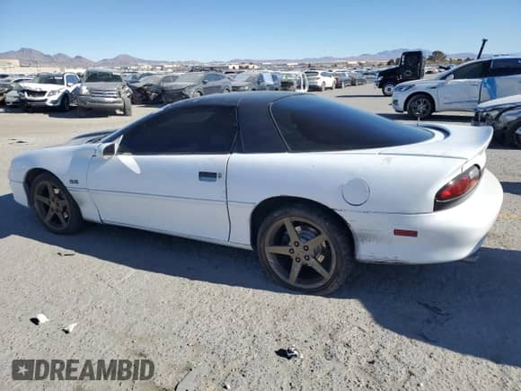2002 Chevrolet Camaro Z28 z VIN 2G1FP22G922146192, wystawiony jako Copart lot #87924525 z przebiegiem 151 770 mil mil oraz Szkoda całkowita • Salvage title. Historia ofert i sprzedaży dostępna na DreamBid. Obrazek 2.
