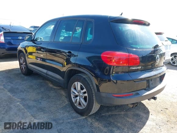 ✅ 2012 Volkswagen Tiguan LE • VIN: WVGAV7AX1CW557250 • Лот: 42300694. Опубликован ранее на IAAI с пробегом 122 310 миль. Бесплатный доступ к архиву аукционных продаж из США и подробный отчёт об истории автомобиля на DreamBid. Изображение 3.