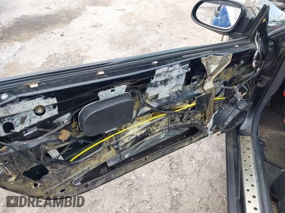 ✅ 1999 Mercedes-Benz SLK 230/320 • VIN: WDBKK47F0XF086064 • Lot: 42223522. Wystawiony na IAAI z przebiegiem 166 381 mil. Bezpłatny archiwum sprzedaży aukcyjnych z USA i szczegółowy raport historii pojazdu na DreamBid. Zdjęcie 14.