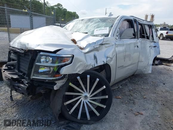 ✅ 2020 Chevrolet Tahoe LT • VIN: 1GNSCBKC8LR221971 • Lot: 41455932. Wystawiony na IAAI z przebiegiem Nie podano. Bezpłatny archiwum sprzedaży aukcyjnych z USA i szczegółowy raport historii pojazdu na DreamBid. Zdjęcie 2.