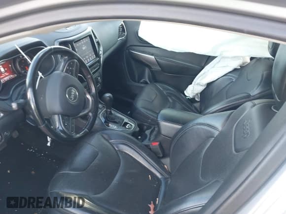 ✅ 2020 Jeep Cherokee Limited • VIN: 1C4PJMDX5LD597038 • Lot: 43678492. Wystawiony na IAAI z przebiegiem 152 280 mil. Bezpłatny archiwum sprzedaży aukcyjnych z USA i szczegółowy raport historii pojazdu na DreamBid. Zdjęcie 5.