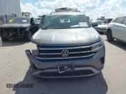 ✅ 2023 Volkswagen Atlas SE • VIN: 1V2JR2CAXPC550095 • Lot: 43479260. Wystawiony na IAAI z przebiegiem 21 622 mil. Bezpłatny archiwum sprzedaży aukcyjnych z USA i szczegółowy raport historii pojazdu na DreamBid. Zdjęcie 12.