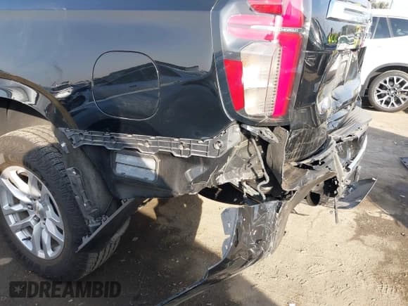 ✅ 2021 Chevrolet Suburban LT • VIN: 1GNSKCKDXMR319645 • Lot: 41462563. Wystawiony na IAAI z przebiegiem 50 125 mil. Bezpłatny archiwum sprzedaży aukcyjnych z USA i szczegółowy raport historii pojazdu na DreamBid. Zdjęcie 6.