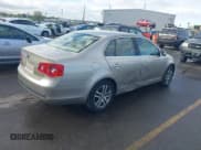 ✅ 2005 Volkswagen Jetta 2.5L • VIN: 3VWSF71K25M621161 • Лот: 42264314. Опубликован ранее на IAAI с пробегом 147 335 миль. Бесплатный доступ к архиву аукционных продаж из США и подробный отчёт об истории автомобиля на DreamBid. Изображение 4.