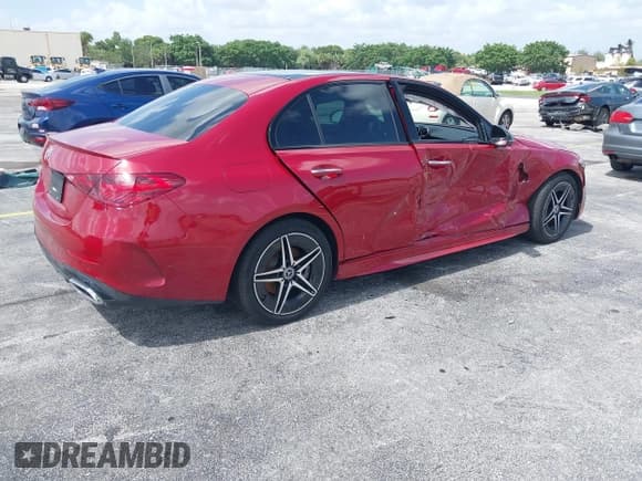 ✅ 2024 Mercedes-Benz C 300 • VIN: W1KAF4GB9RR222567 • Lot: 42720869. Wystawiony na IAAI z przebiegiem 7 289 mil. Bezpłatny archiwum sprzedaży aukcyjnych z USA i szczegółowy raport historii pojazdu na DreamBid. Zdjęcie 4.