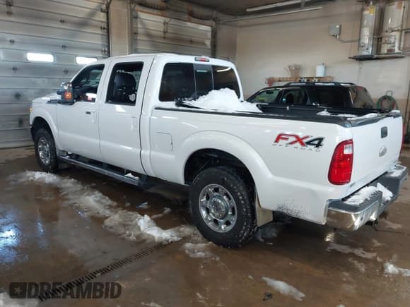 ✅ 2012 Ford F-250 XL • VIN: 1FT7W2B62CEB22201 • Lot: 41600175. Wystawiony na IAAI z przebiegiem Nie podano. Bezpłatny archiwum sprzedaży aukcyjnych z USA i szczegółowy raport historii pojazdu na DreamBid. Zdjęcie 3.