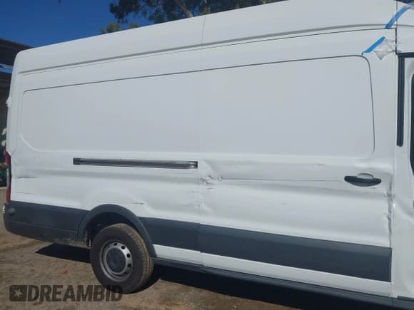 ✅ 2018 Ford Transit • VIN: 1FTBW3XV6JKA96250 • Lot: 43738635. Wystawiony na IAAI z przebiegiem 188 788 mil. Bezpłatny archiwum sprzedaży aukcyjnych z USA i szczegółowy raport historii pojazdu na DreamBid. Zdjęcie 12.