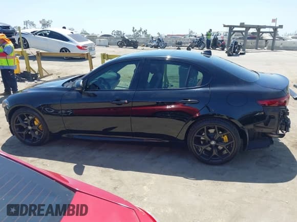 ✅ 2020 Alfa Romeo Giulia • VIN: ZARFAMAN1L7638302 • Lot: 42537377. Wystawiony na IAAI z przebiegiem 43 819 mil. Bezpłatny archiwum sprzedaży aukcyjnych z USA i szczegółowy raport historii pojazdu na DreamBid. Zdjęcie 15.
