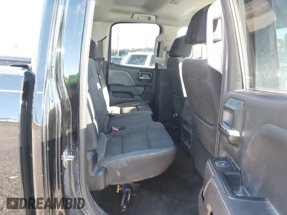 ✅ 2018 Chevrolet Silverado 1500 LT • VIN: 1GCRCREC7JZ141635 • Lot: 43682102. Wystawiony na IAAI z przebiegiem 150 756 mil. Bezpłatny archiwum sprzedaży aukcyjnych z USA i szczegółowy raport historii pojazdu na DreamBid. Zdjęcie 8.