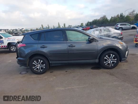 ✅ 2018 Toyota RAV4 LE • VIN: JTMBFREV1JJ734089 • Lot: 43487260. Listed on IAAI with 152,568 mi. Free auction sales archive from the USA and detailed vehicle history report at DreamBid. Image 13.