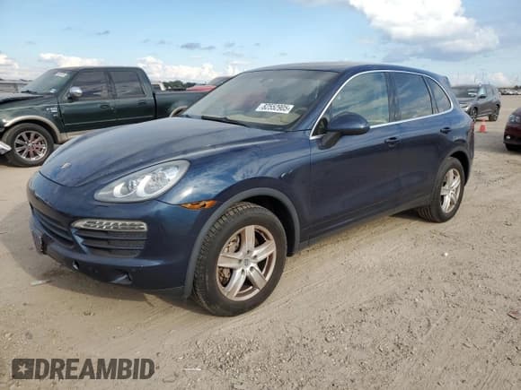 ✅ 2013 Porsche Cayenne • VIN: WP1AA2A26DLA19426 • Лот: 82552905. Опубликован ранее на Copart с пробегом 173 343 миль. Бесплатный доступ к архиву аукционных продаж из США и подробный отчёт об истории автомобиля на DreamBid. Изображение 1.