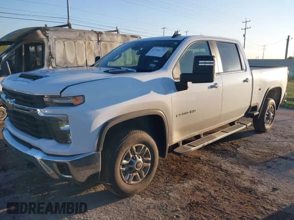 ✅ 2025 Chevrolet Silverado 2500HD LT • VIN: 2GC1KNEY5S1222762 • Лот: 43784779. Опубликован ранее на IAAI с пробегом 9 303 миль. Бесплатный доступ к архиву аукционных продаж из США и подробный отчёт об истории автомобиля на DreamBid. Изображение 2.