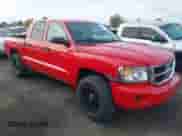 ✅ 2008 Dodge Dakota SLT • VIN: 1D7HW48N28S507657 • Lot: 43570001. Wystawiony na IAAI z przebiegiem 112 784 mil mil. Skorzystaj z bezpłatnego archiwum sprzedaży aukcyjnych z USA i zobacz szczegółowy raport historii pojazdu na DreamBid. Zdjęcie 1.