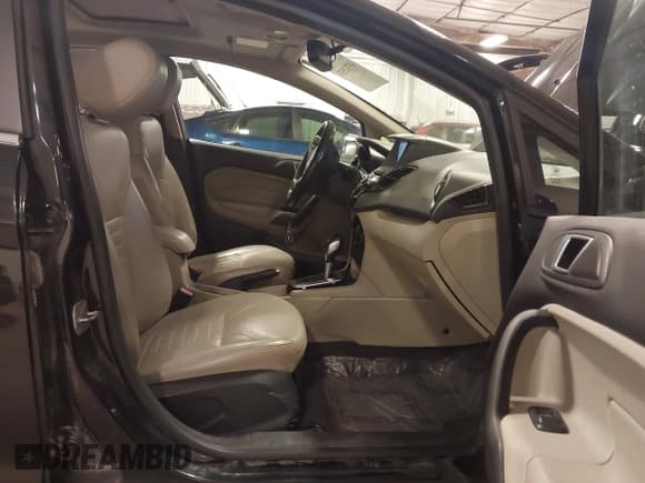 ✅ 2014 Ford Fiesta Titanium • VIN: 3FADP4CJ8EM131230 • Lot: 43712533. Wystawiony na IAAI z przebiegiem 105 396 mil. Bezpłatny archiwum sprzedaży aukcyjnych z USA i szczegółowy raport historii pojazdu na DreamBid. Zdjęcie 5.