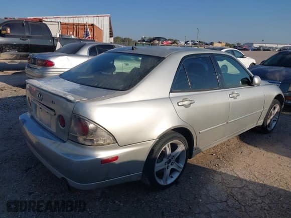 ✅ 2002 Lexus IS 300/350 • VIN: JTHBD192020042483 • Lot: 43154150. Listed on IAAI with 185,130 mi. Free auction sales archive from the USA and detailed vehicle history report at DreamBid. Image 4.