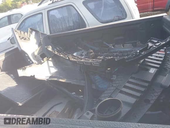 ✅ 2022 Chevrolet Silverado 1500 LT Trail Boss • VIN: 1GCPYFED3NZ234464 • Lot: 42103214. Wystawiony na IAAI z przebiegiem 30 250 mil. Bezpłatny archiwum sprzedaży aukcyjnych z USA i szczegółowy raport historii pojazdu na DreamBid. Zdjęcie 12.