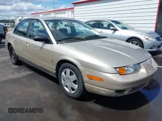 2002 Saturn SL с VIN 1G8ZK52712Z234021, выставлен на аукционе IAAI как лот 43119833 с пробегом 292 780 миль миль и . История ставок и продаж доступна на DreamBid. Изображение 1.
