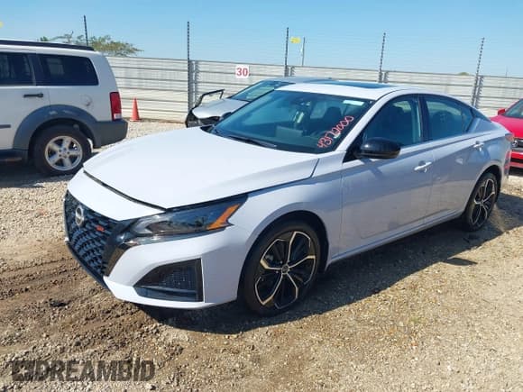 ✅ 2025 Nissan Altima SR • VIN: 1N4BL4CW5SN357158 • Lot: 43172000. Listed on IAAI with 13,613 mi. Free auction sales archive from the USA and detailed vehicle history report at DreamBid. Image 17.