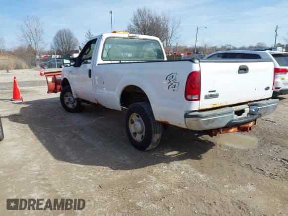 ✅ 2006 Ford F-250 XL • VIN: 1FTNF21506ED21784 • Lot: 41818420. Wystawiony na IAAI z przebiegiem 163 538 mil. Bezpłatny archiwum sprzedaży aukcyjnych z USA i szczegółowy raport historii pojazdu na DreamBid. Zdjęcie 3.