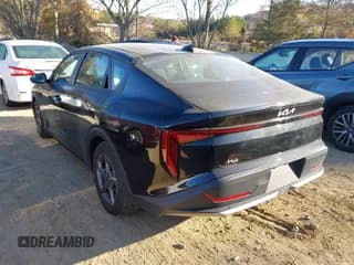 ✅ 2025 Kia K4 LXS • VIN: 3KPFT4DEXSE035671 • Lot: 43702655. Wystawiony na IAAI z przebiegiem 21 924 mil. Bezpłatny archiwum sprzedaży aukcyjnych z USA i szczegółowy raport historii pojazdu na DreamBid. Zdjęcie 3.