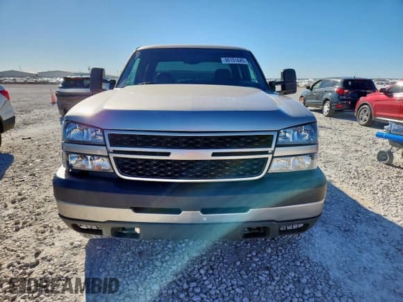 ✅ 2004 Chevrolet Silverado 2500HD LS • VIN: 1GCHK23124F125369 • Lot: 86151445. Wystawiony na Copart z przebiegiem 162 473 mil. Bezpłatny archiwum sprzedaży aukcyjnych z USA i szczegółowy raport historii pojazdu na DreamBid. Zdjęcie 5.